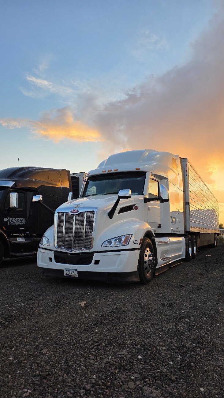 White JASKO Peterbilt 579 sleeper tractor