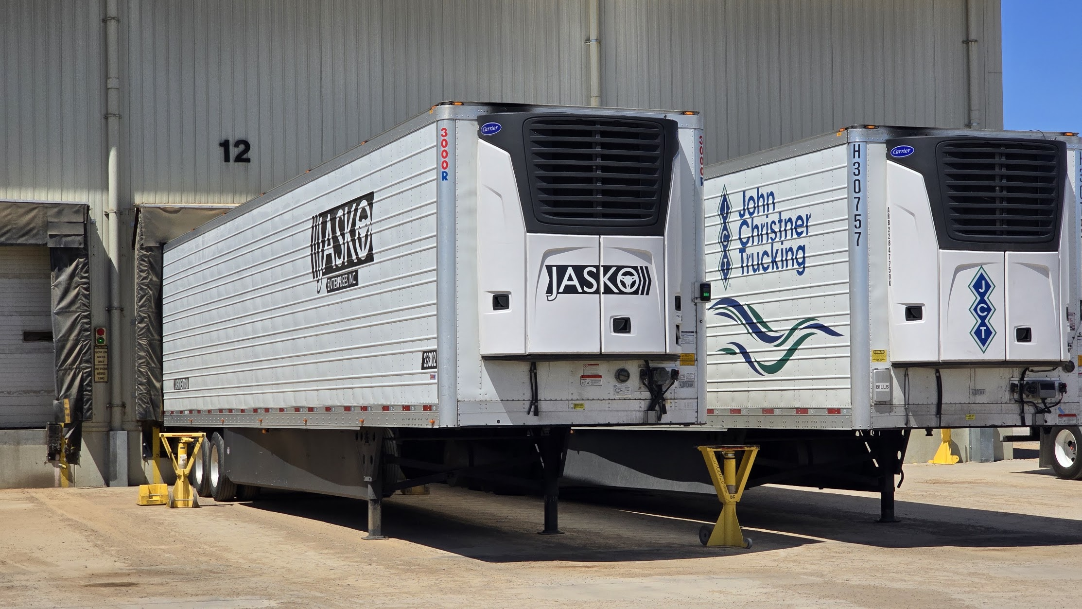 JASKO refrigerated trailer dropped at a customer dock in Tolleson, Arizona
