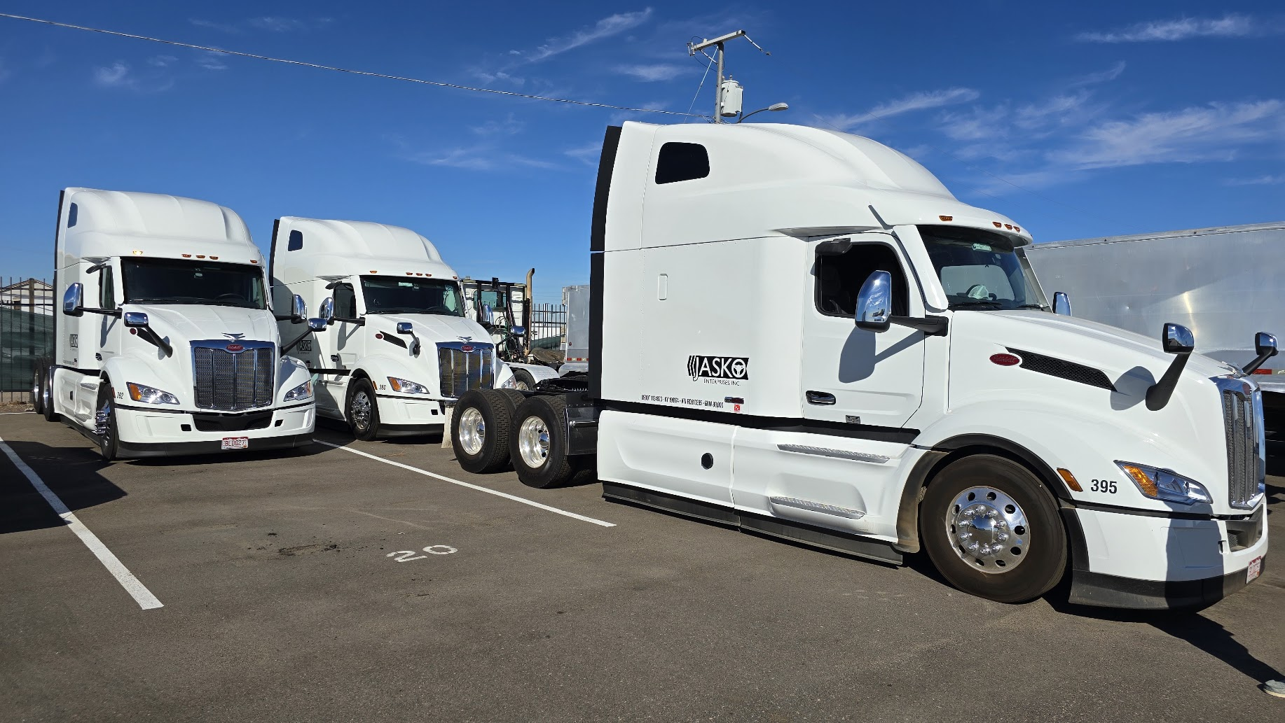 JASKO Peterbilt 579 tractors at the yard